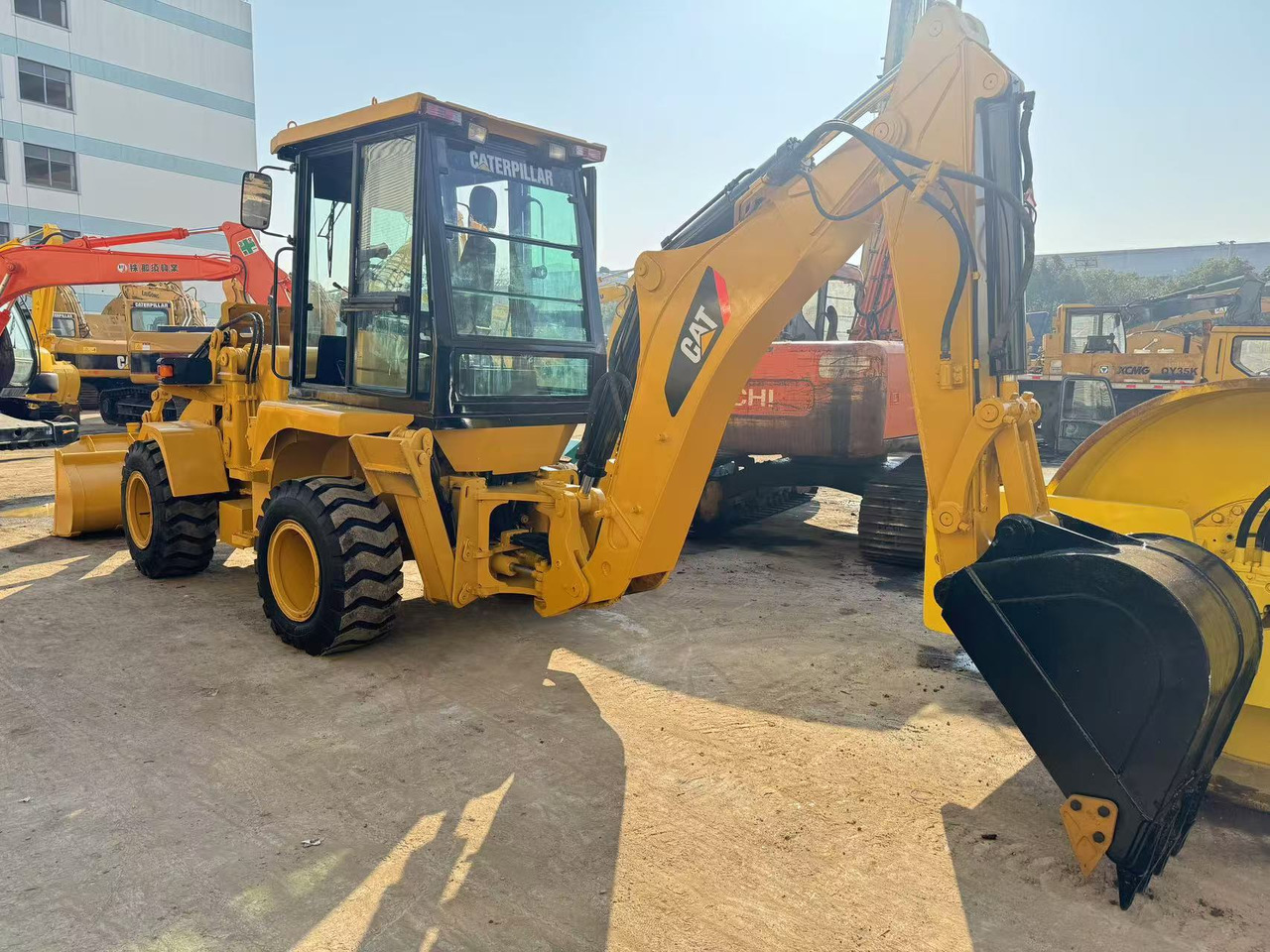 CAT 420F - حفار متعدد الاستخدام: صور 2 CAT 420F - حفار متعدد الاستخدام: صور 2