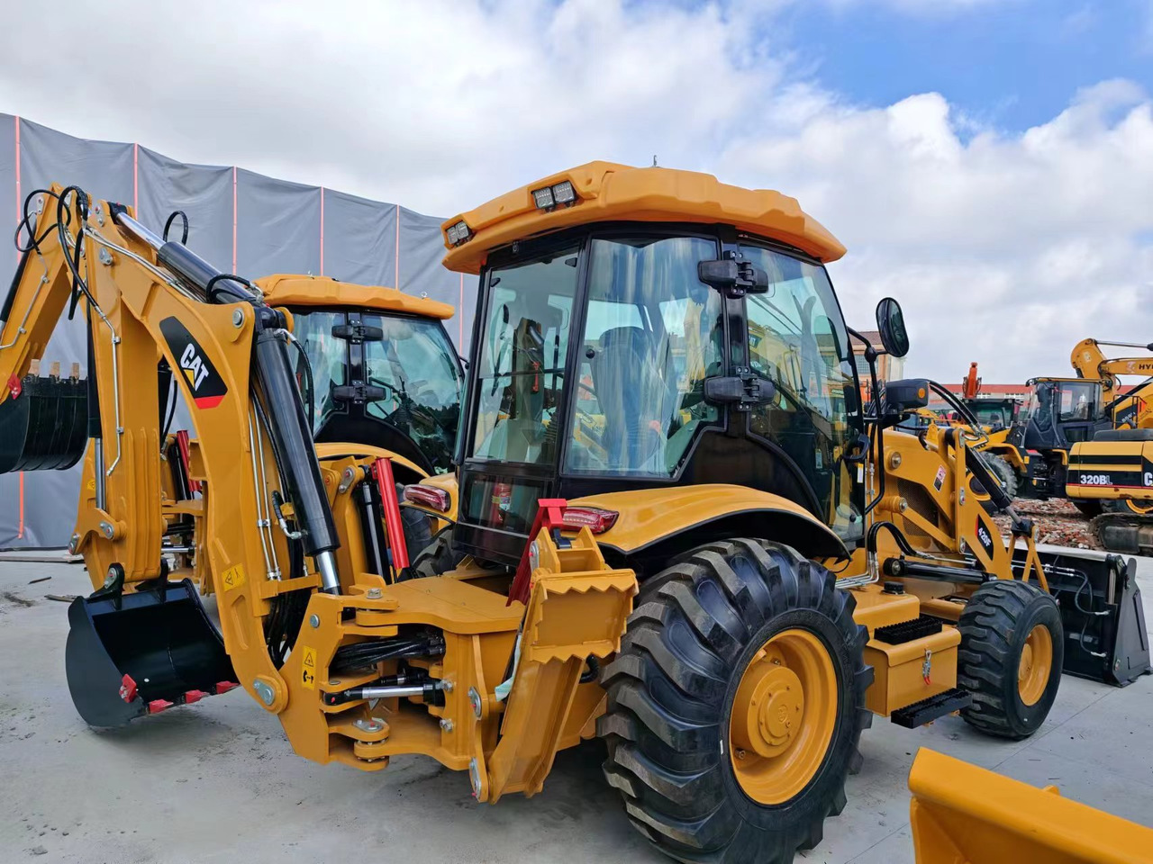 CAT 420F - حفار متعدد الاستخدام: صور 5 CAT 420F - حفار متعدد الاستخدام: صور 5