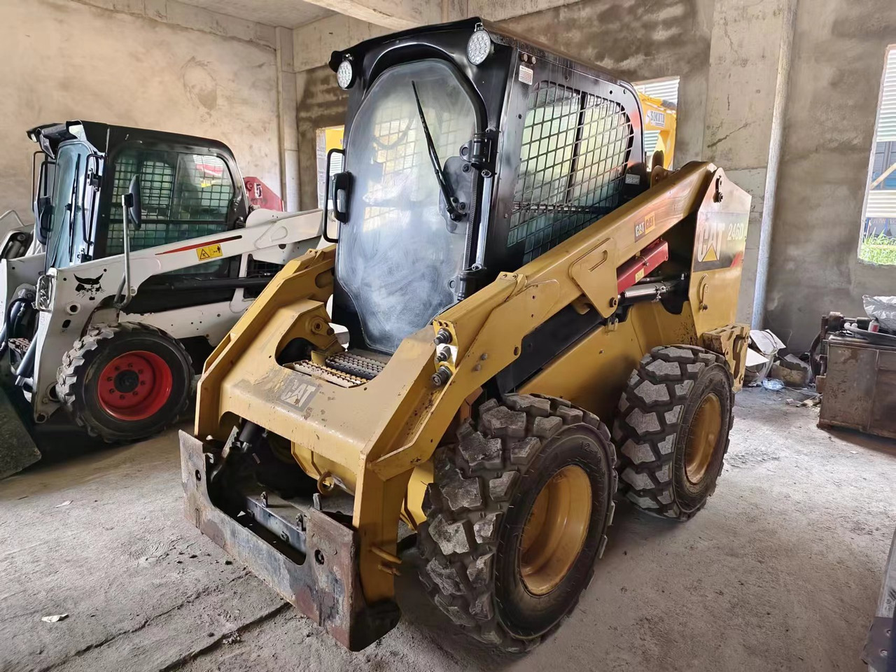CATERPILLAR 246D - شيول صغير: صور 4 CATERPILLAR 246D - شيول صغير: صور 4