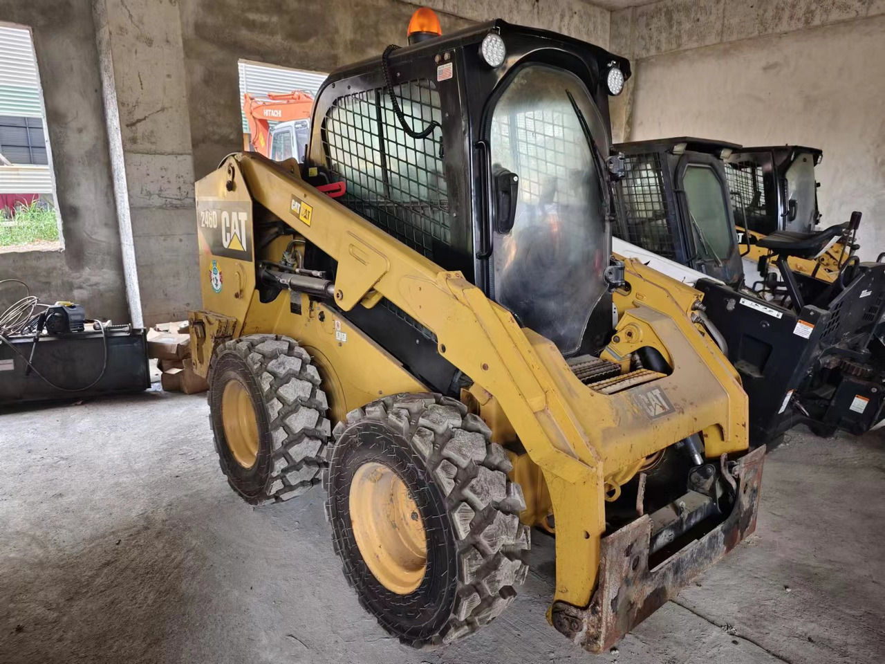 CATERPILLAR 246D - شيول صغير: صور 2 CATERPILLAR 246D - شيول صغير: صور 2