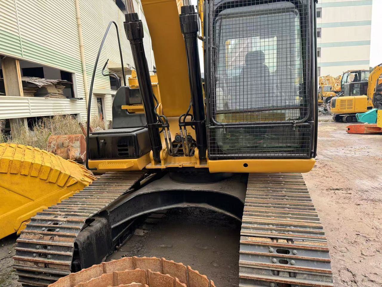 CATERPILLAR 315D2 - حفارات زحافة: صور 3 CATERPILLAR 315D2 - حفارات زحافة: صور 3