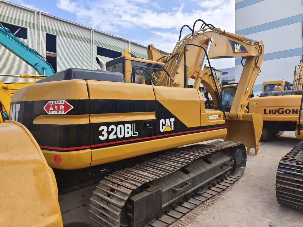CATERPILLAR 320BL - حفارات زحافة: صور 1 CATERPILLAR 320BL - حفارات زحافة: صور 1