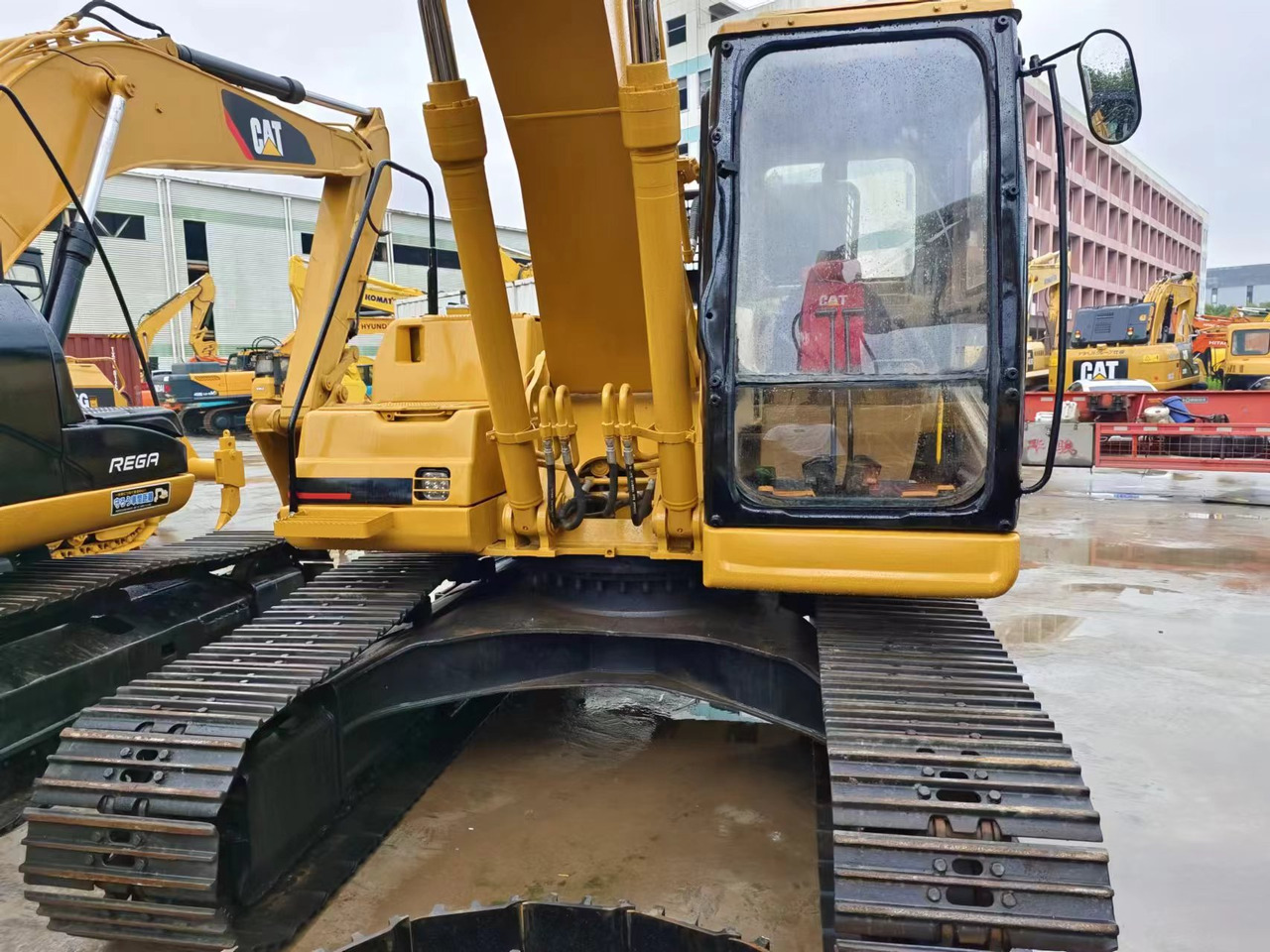 CATERPILLAR 320BL - حفارات زحافة: صور 3 CATERPILLAR 320BL - حفارات زحافة: صور 3