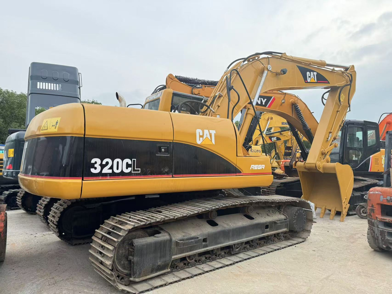 CATERPILLAR 320C - حفارات زحافة: صور 1 CATERPILLAR 320C - حفارات زحافة: صور 1