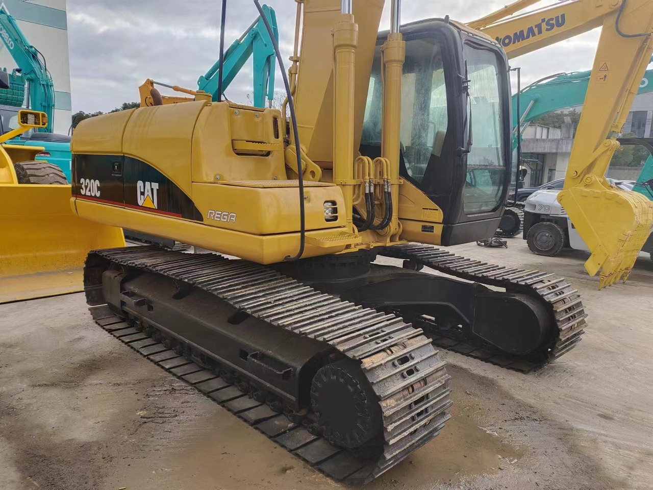 CATERPILLAR 320C - حفارات زحافة: صور 2 CATERPILLAR 320C - حفارات زحافة: صور 2