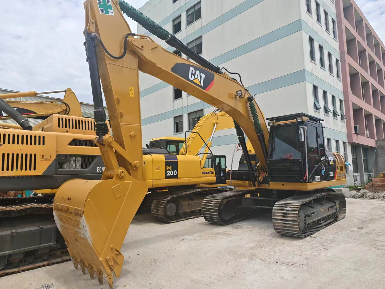 CATERPILLAR 320DL - حفارات زحافة: صور 3 CATERPILLAR 320DL - حفارات زحافة: صور 3