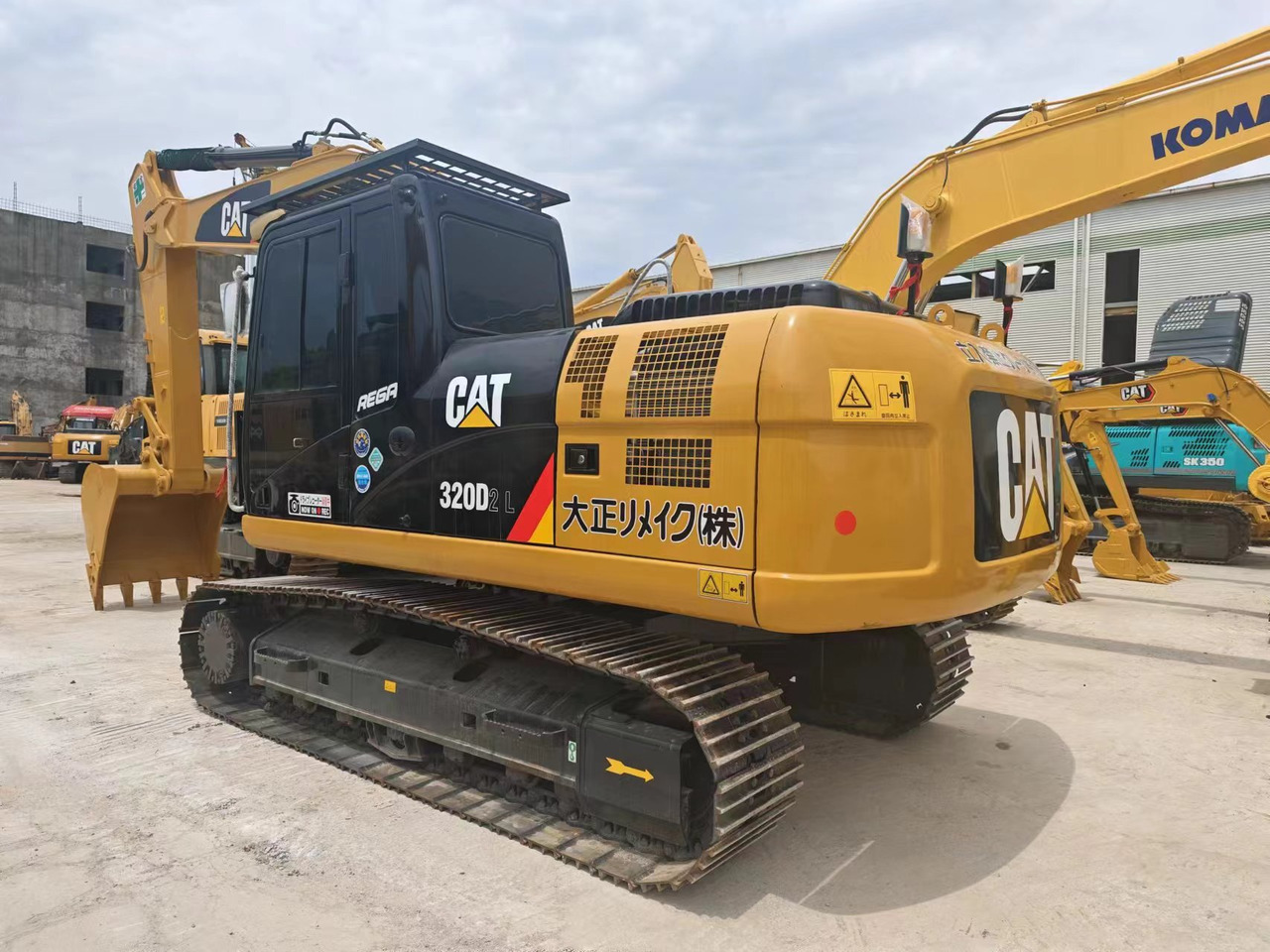 CATERPILLAR 320DL - حفارات زحافة: صور 2 CATERPILLAR 320DL - حفارات زحافة: صور 2