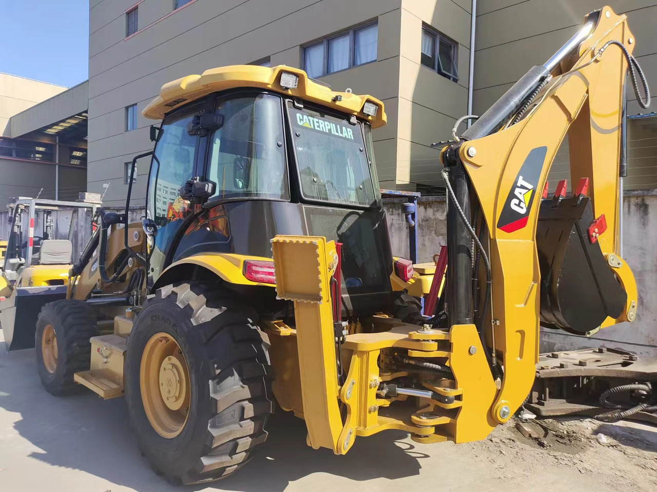 CATERPILLAR 420F - حفار متعدد الاستخدام: صور 1 CATERPILLAR 420F - حفار متعدد الاستخدام: صور 1