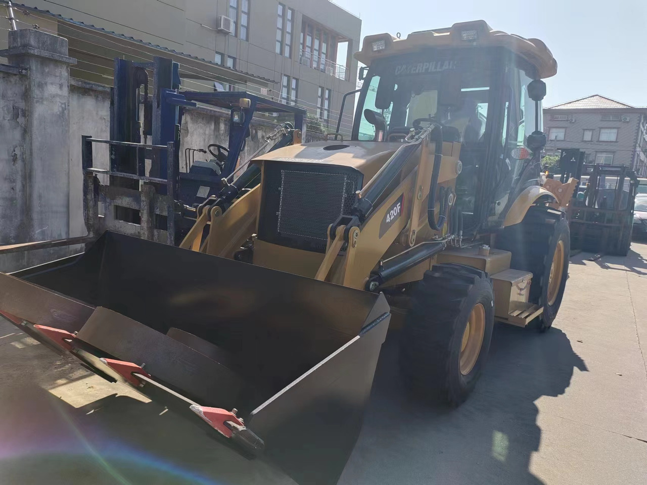 CATERPILLAR 420F - حفار متعدد الاستخدام: صور 2 CATERPILLAR 420F - حفار متعدد الاستخدام: صور 2
