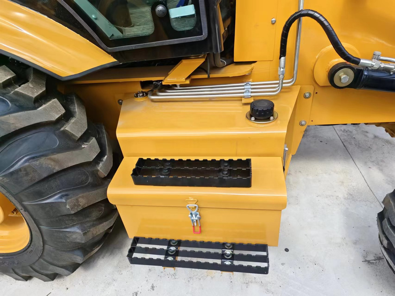 CATERPILLAR 420F - حفار متعدد الاستخدام: صور 5 CATERPILLAR 420F - حفار متعدد الاستخدام: صور 5