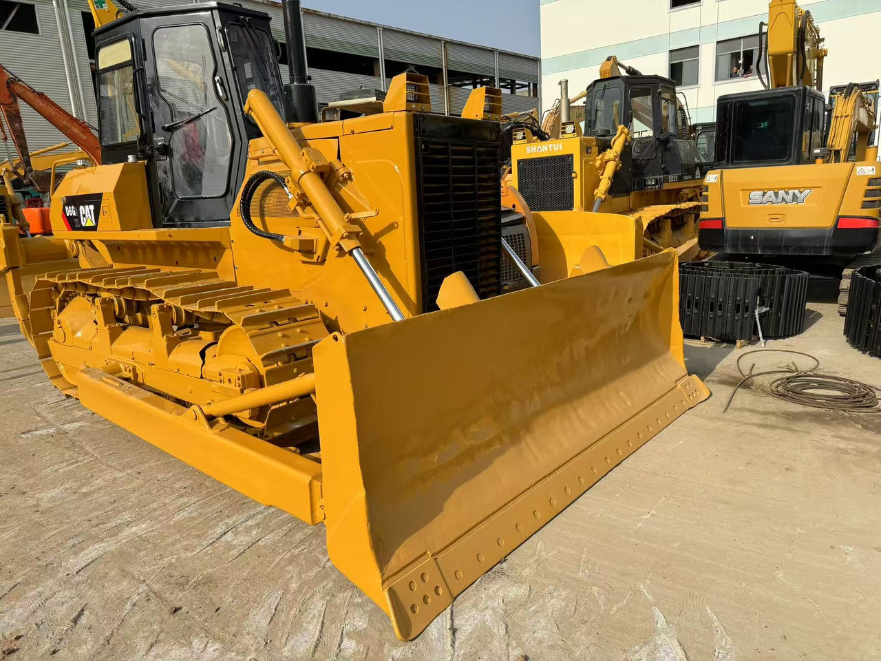 CATERPILLAR D6G2 - بلدوزر: صور 4 CATERPILLAR D6G2 - بلدوزر: صور 4