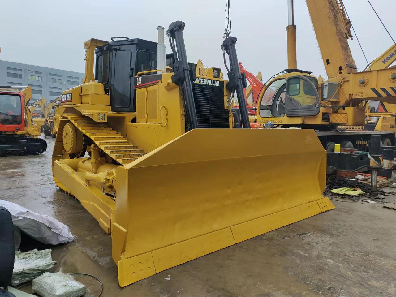 CATERPILLAR D7R - بلدوزر: صور 1 CATERPILLAR D7R - بلدوزر: صور 1