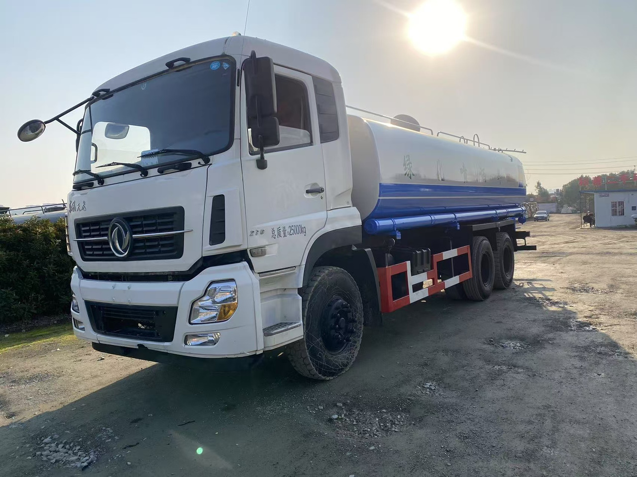 DONGFENG 20000L water truck Sprinkler - شاحنة صهريج: صور 1 DONGFENG 20000L water truck Sprinkler - شاحنة صهريج: صور 1