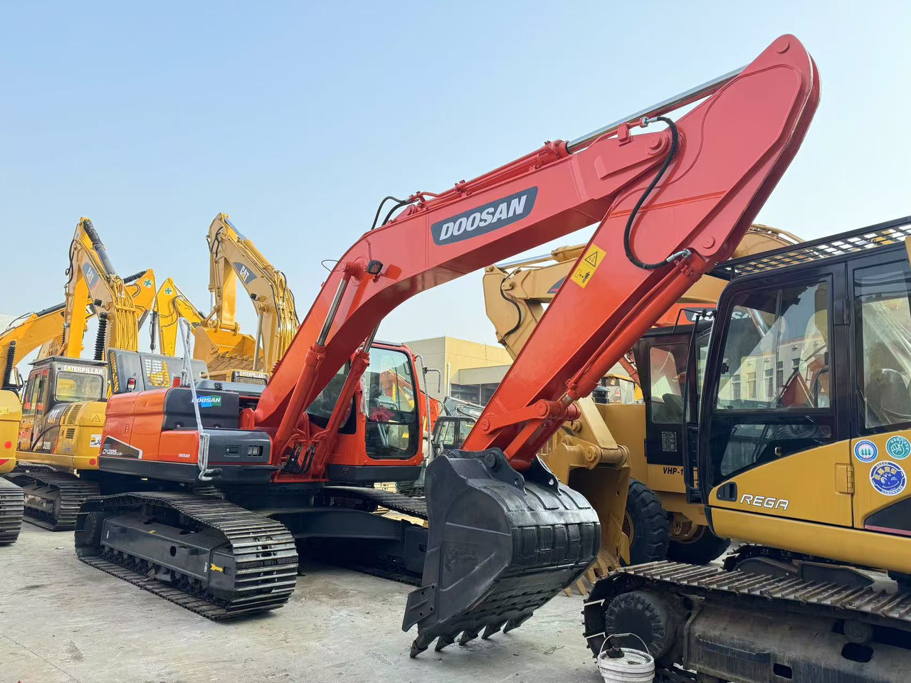 DOOSAN DX225 - حفارات زحافة: صور 1 DOOSAN DX225 - حفارات زحافة: صور 1