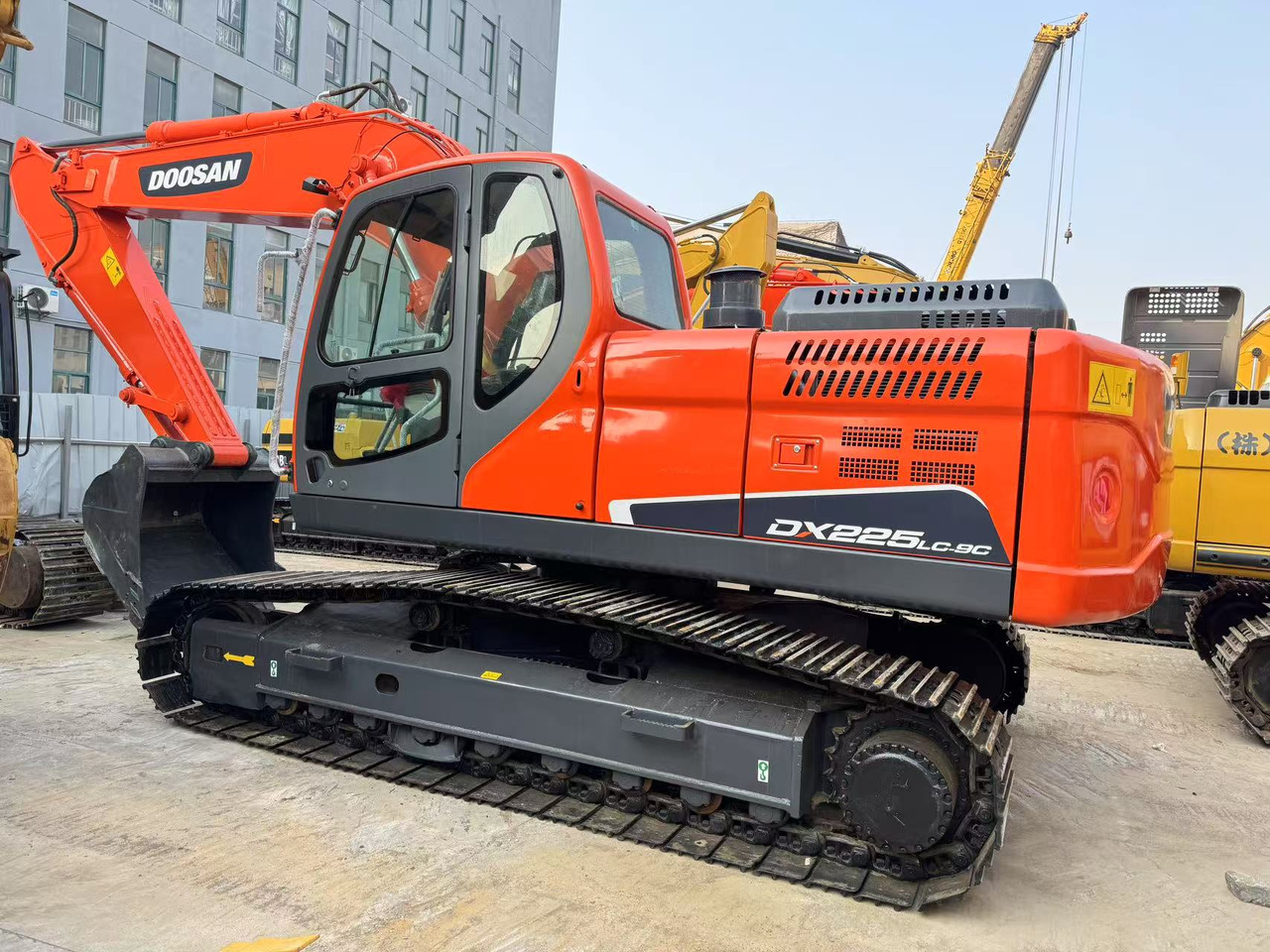 DOOSAN DX225 - حفارات زحافة: صور 5 DOOSAN DX225 - حفارات زحافة: صور 5
