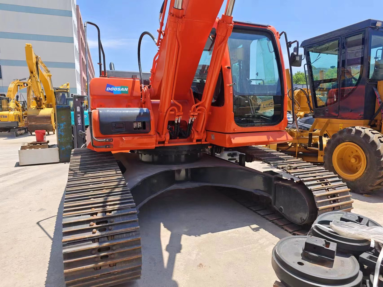 DOOSAN DX300LC-9C - حفارات زحافة: صور 2 DOOSAN DX300LC-9C - حفارات زحافة: صور 2