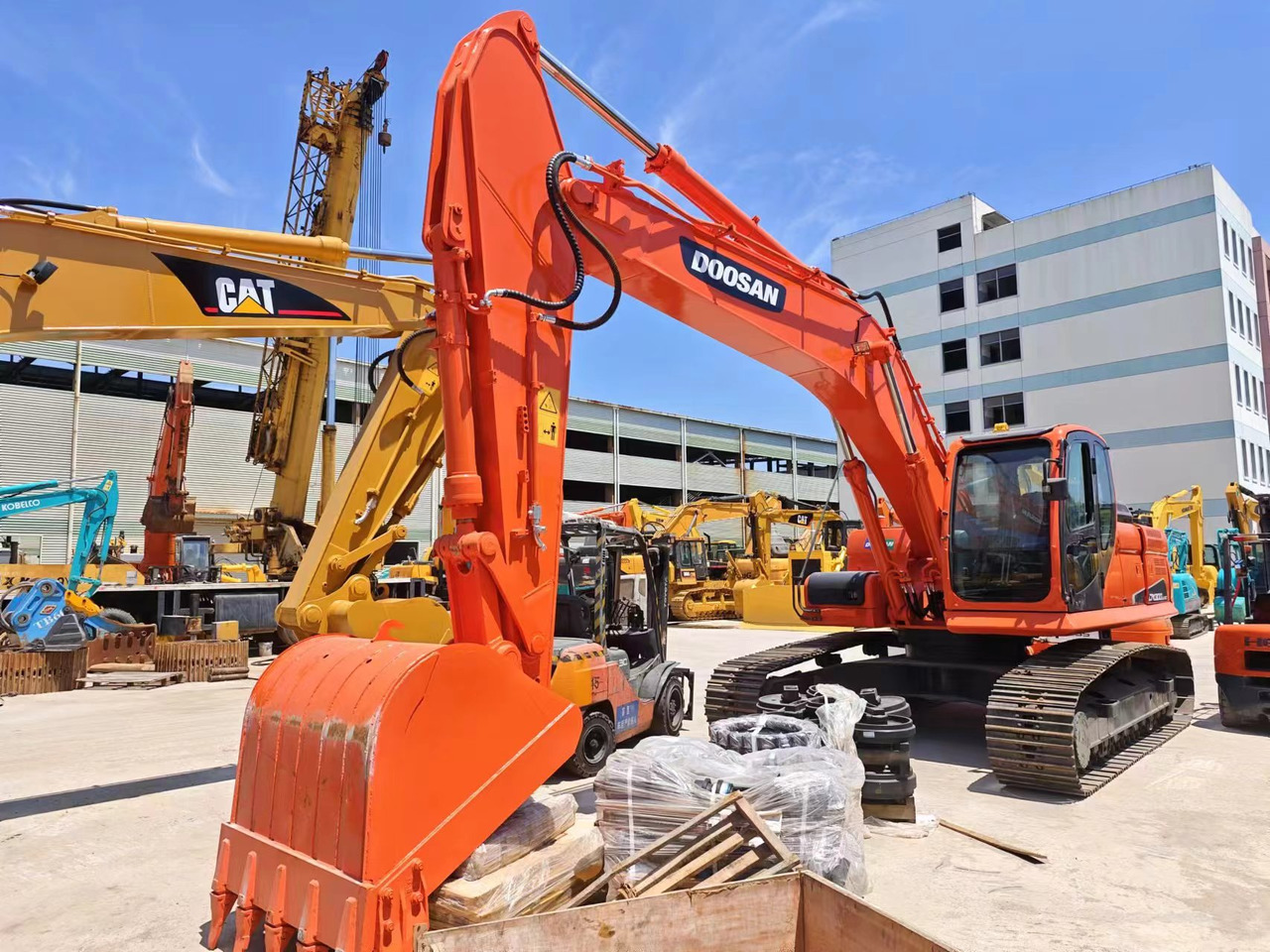 DOOSAN DX300LC-9C - حفارات زحافة: صور 1 DOOSAN DX300LC-9C - حفارات زحافة: صور 1