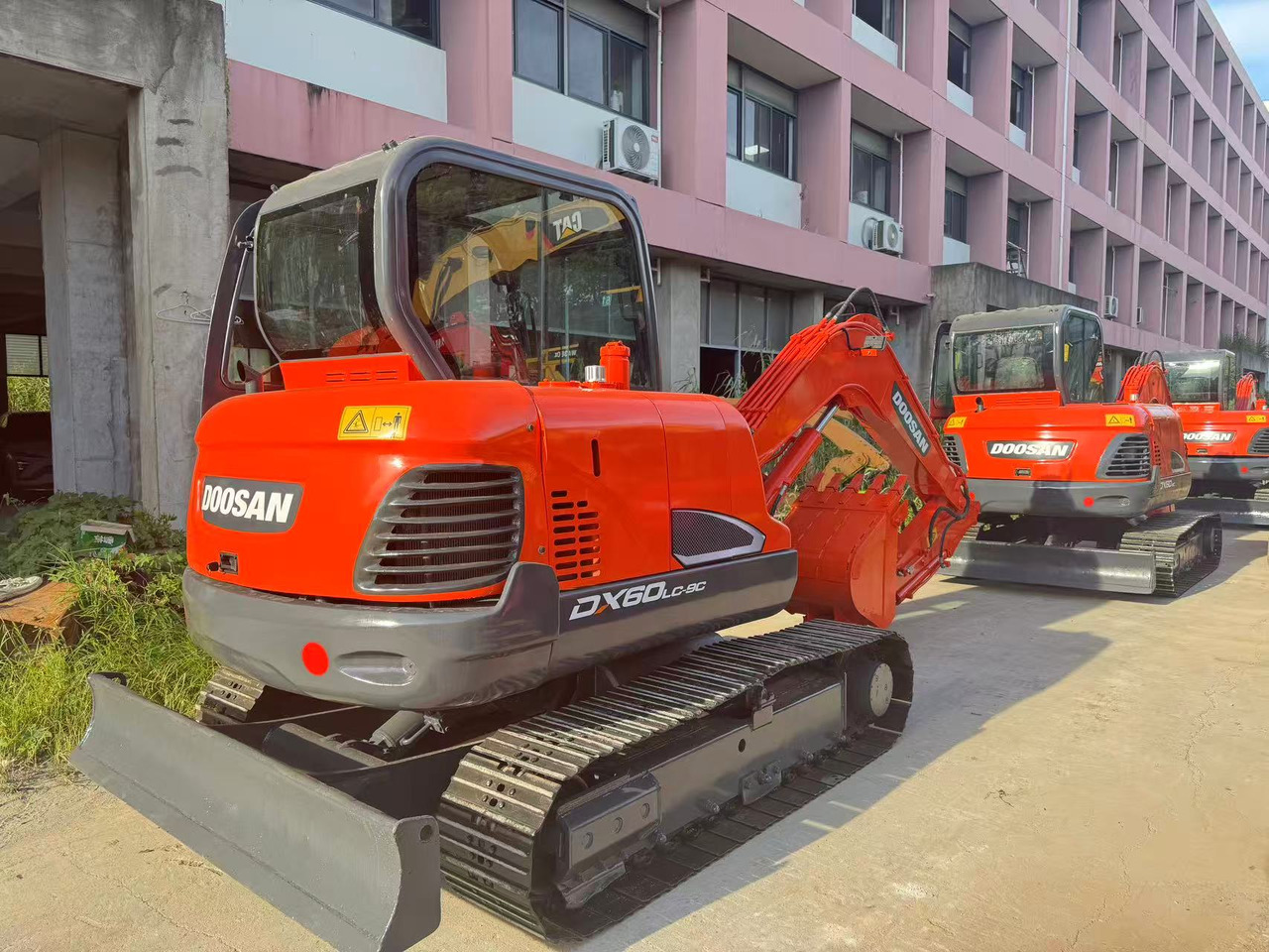 DOOSAN DX60 - حفارة مصغرة: صور 1 DOOSAN DX60 - حفارة مصغرة: صور 1
