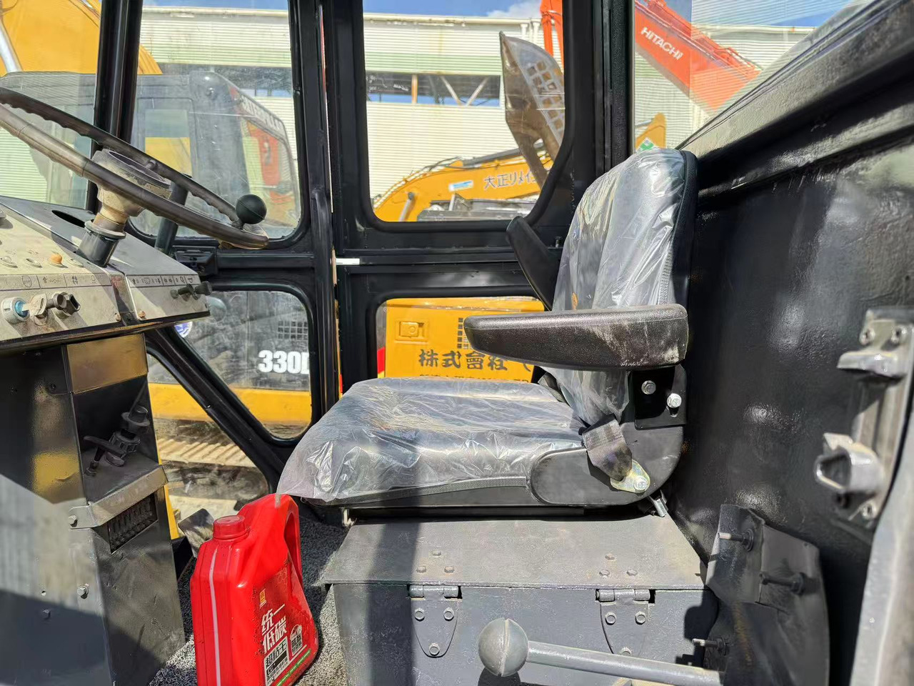 DYNAPAC CA301D - مدحلة الأسفلت: صور 4 DYNAPAC CA301D - مدحلة الأسفلت: صور 4