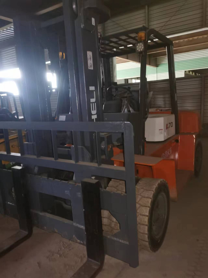 HELI 70 DIESEL FORKLIFT 7TON - رافعة شوكية ديزل: صور 5 HELI 70 DIESEL FORKLIFT 7TON - رافعة شوكية ديزل: صور 5
