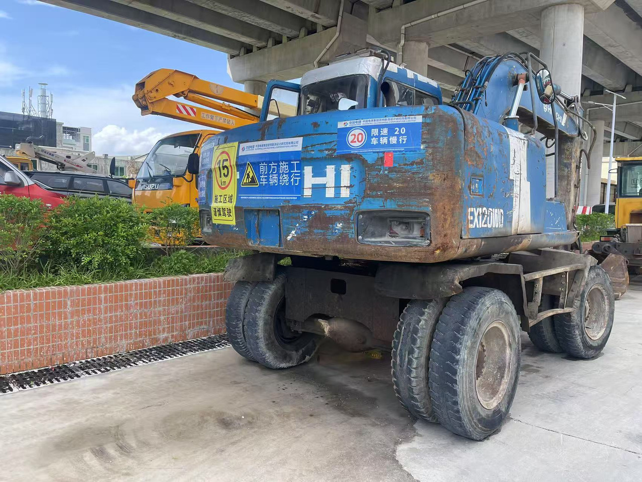 HITACHI EX100WD-2 - حفارة على عجلات: صور 3 HITACHI EX100WD-2 - حفارة على عجلات: صور 3
