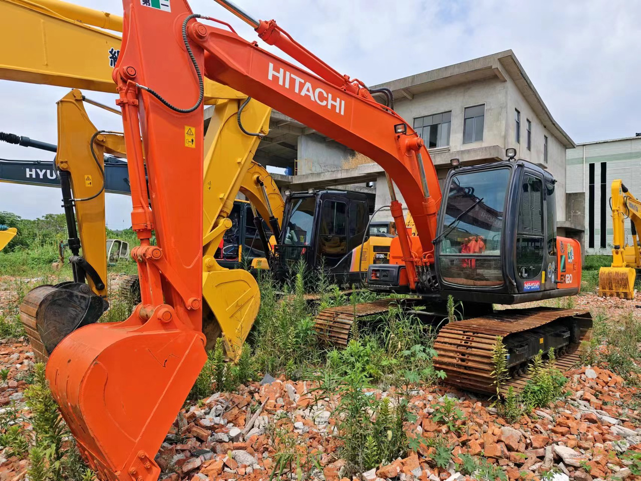 HITACHI EX120-5 - حفارات زحافة: صور 1 HITACHI EX120-5 - حفارات زحافة: صور 1