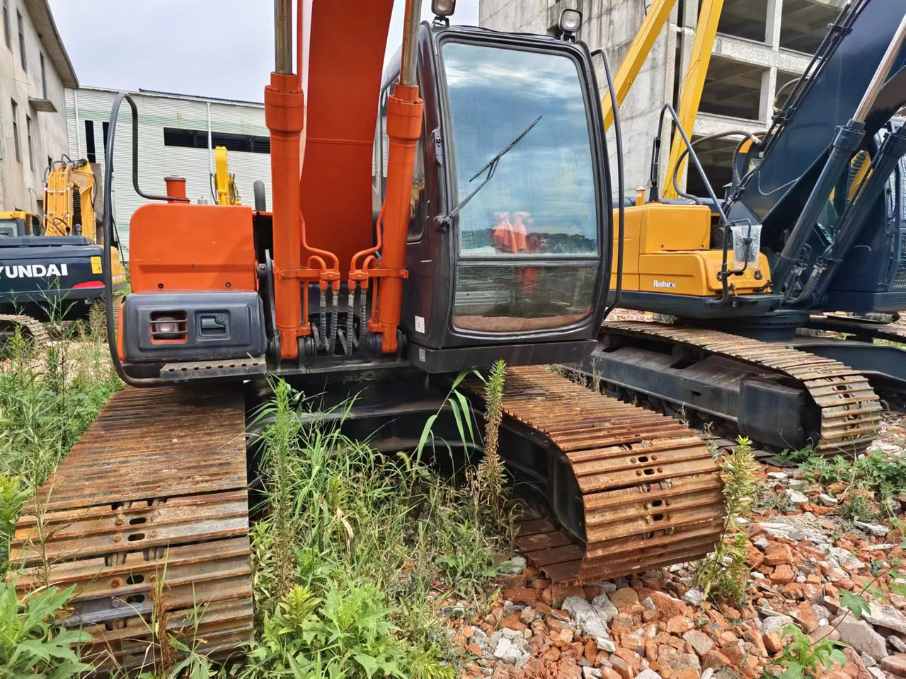 HITACHI EX120-5 - حفارات زحافة: صور 3 HITACHI EX120-5 - حفارات زحافة: صور 3