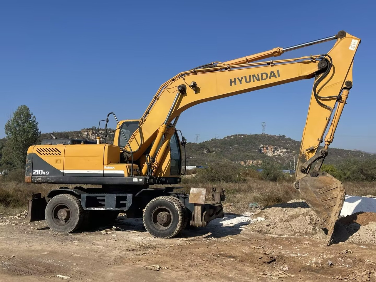 HYUNDAI 210W-9 - حفارة على عجلات: صور 3 HYUNDAI 210W-9 - حفارة على عجلات: صور 3
