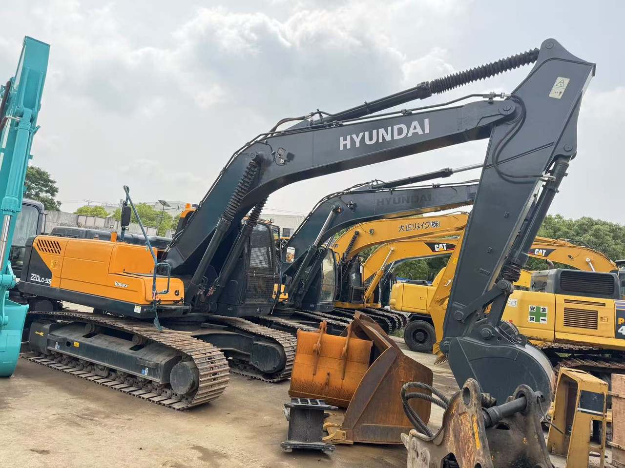 HYUNDAI R220LC-9S - حفارات زحافة: صور 1 HYUNDAI R220LC-9S - حفارات زحافة: صور 1