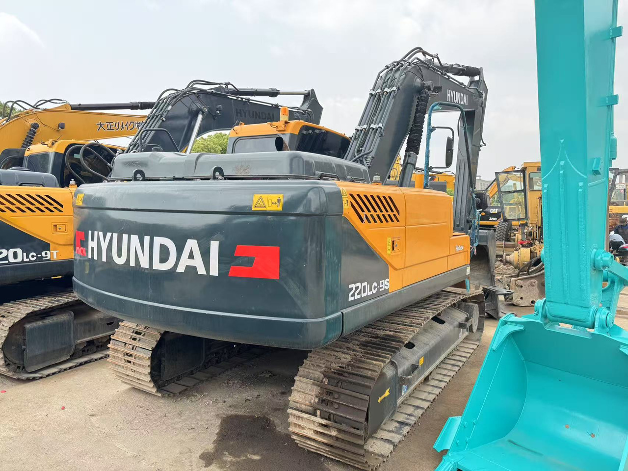 HYUNDAI R220LC-9S - حفارات زحافة: صور 2 HYUNDAI R220LC-9S - حفارات زحافة: صور 2