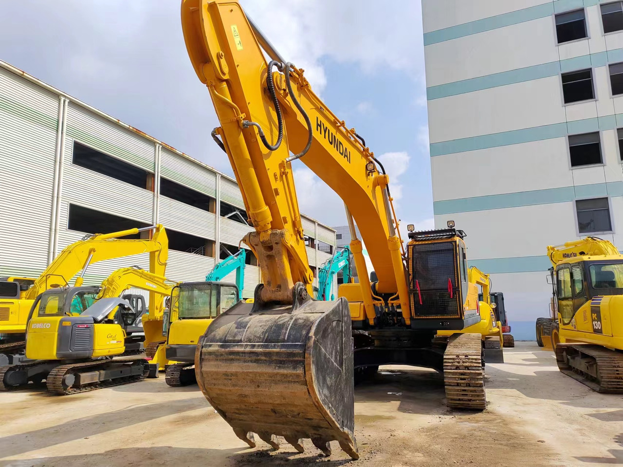 HYUNDAI R385LC-9T R305 R220 - حفارات زحافة: صور 2 HYUNDAI R385LC-9T R305 R220 - حفارات زحافة: صور 2