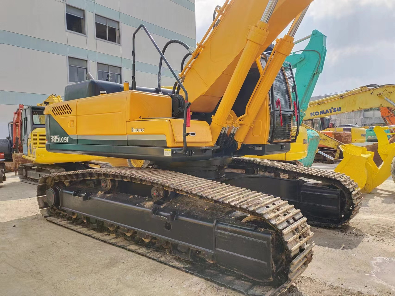 HYUNDAI R385LC-9T R305 R220 - حفارات زحافة: صور 4 HYUNDAI R385LC-9T R305 R220 - حفارات زحافة: صور 4