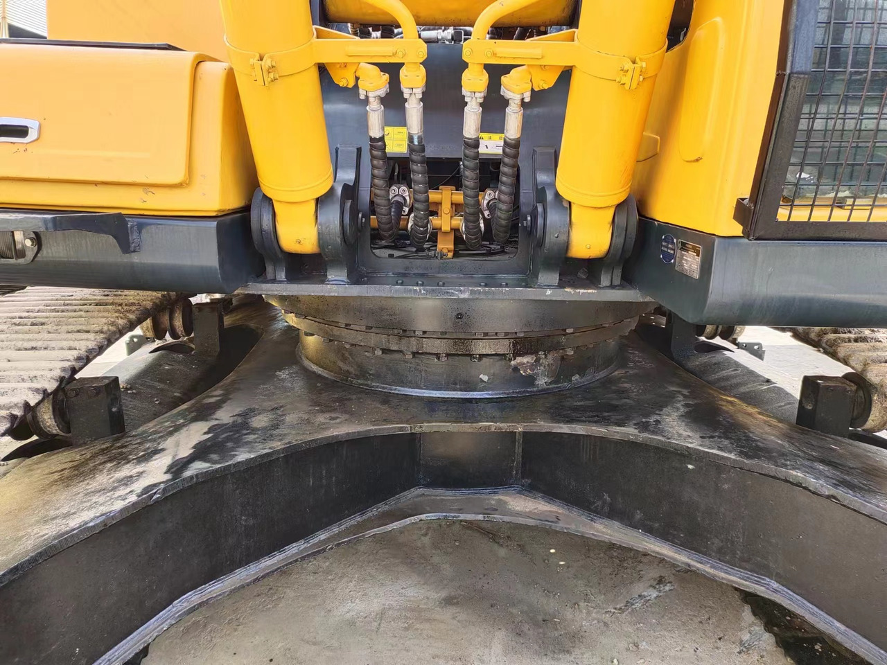 HYUNDAI R385LC-9T R305 R220 - حفارات زحافة: صور 3 HYUNDAI R385LC-9T R305 R220 - حفارات زحافة: صور 3