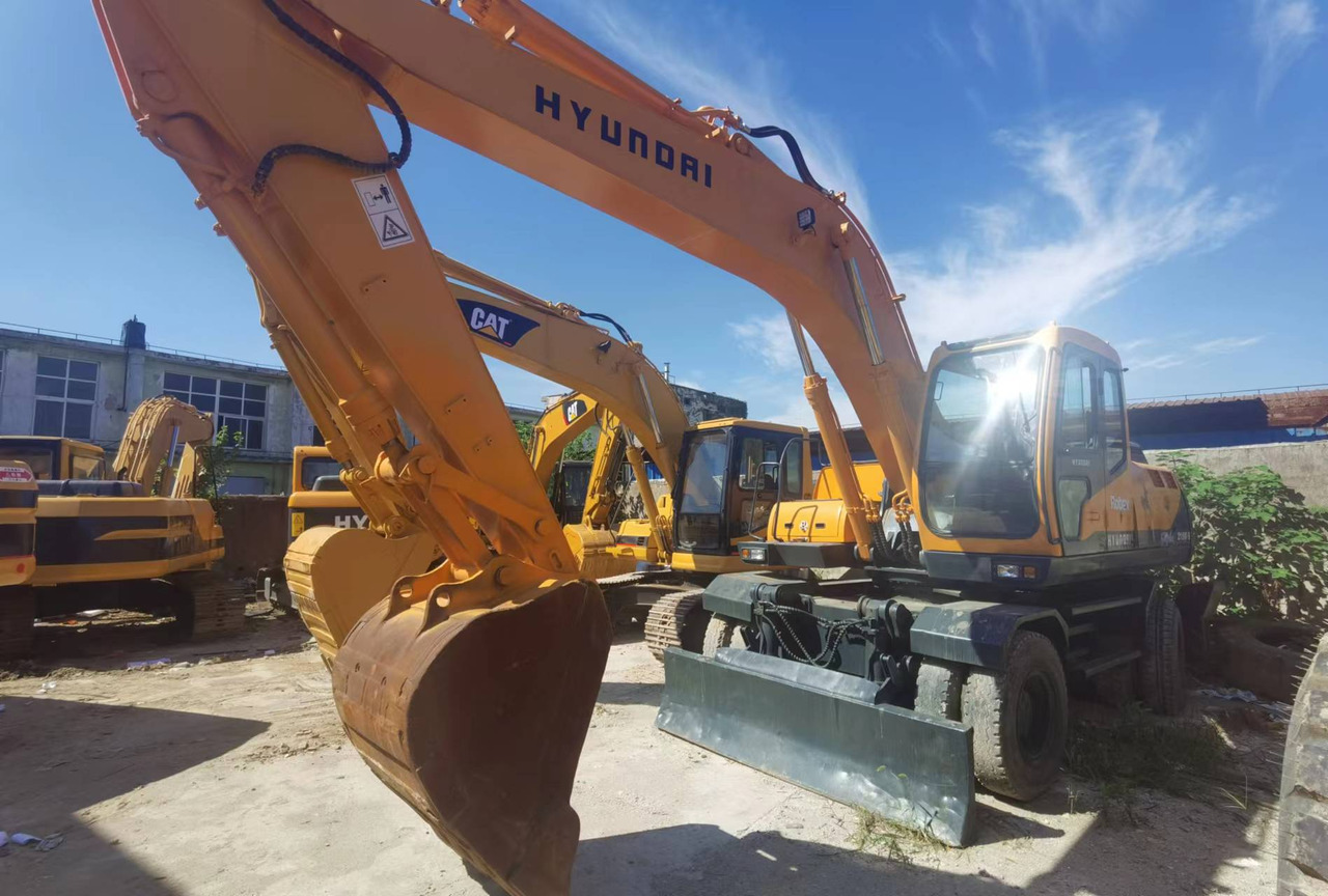 HYUNDAI ROBEX 210W-9 - حفارة على عجلات: صور 1 HYUNDAI ROBEX 210W-9 - حفارة على عجلات: صور 1