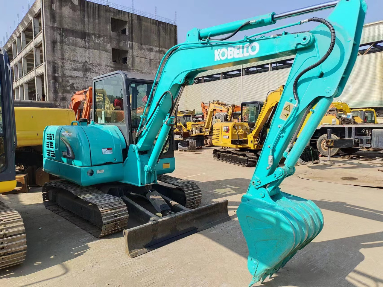KOBELCO SK60-8 - حفارة مصغرة: صور 1 KOBELCO SK60-8 - حفارة مصغرة: صور 1