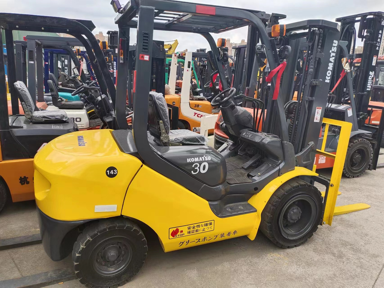 KOMATSU FD30 FD50 FD70 Japanese diesel forklift - رافعة شوكية ديزل: صور 5 KOMATSU FD30 FD50 FD70 Japanese diesel forklift - رافعة شوكية ديزل: صور 5