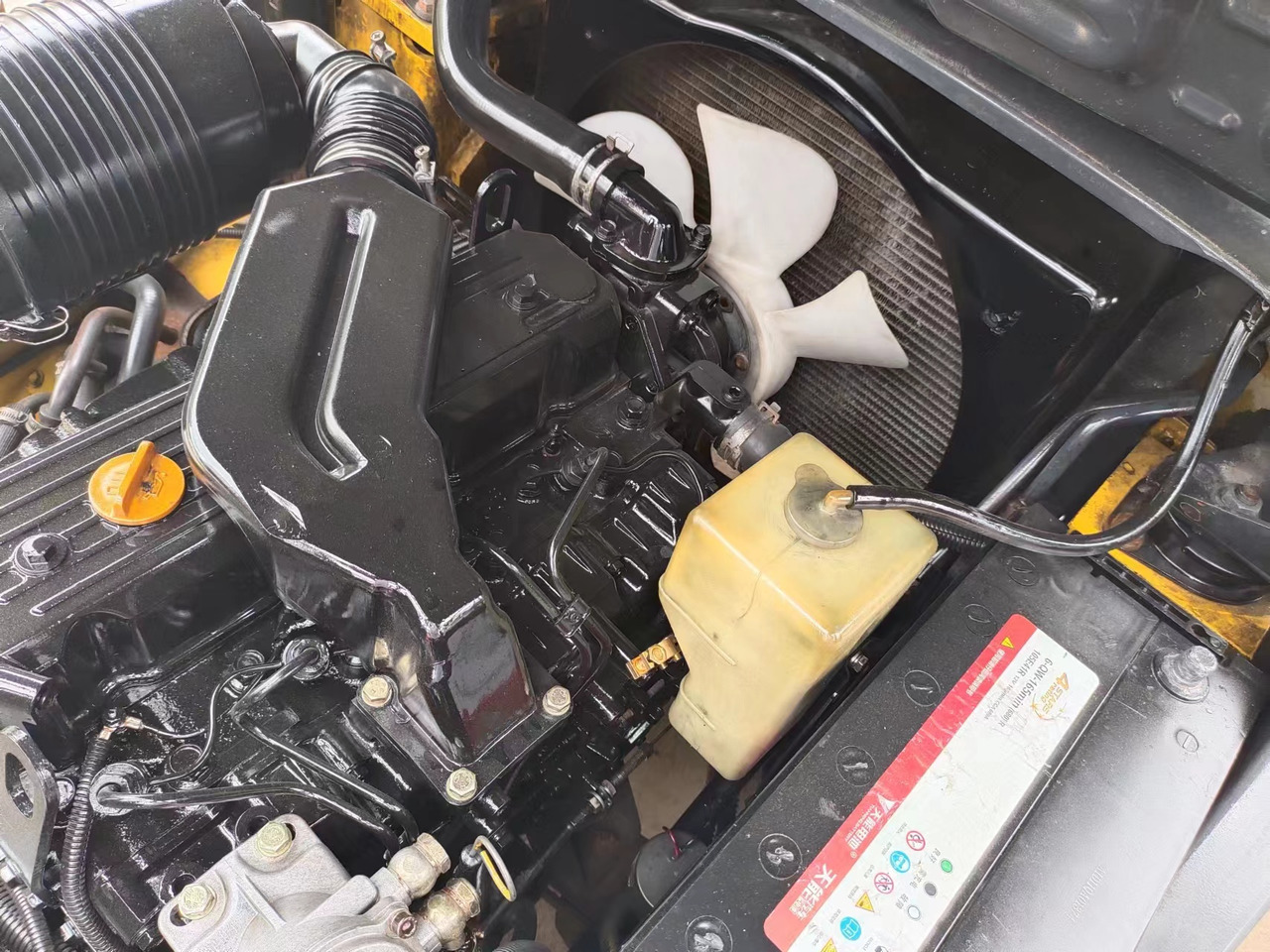 KOMATSU FD30 FD50 FD70 Japanese diesel forklift - رافعة شوكية ديزل: صور 4 KOMATSU FD30 FD50 FD70 Japanese diesel forklift - رافعة شوكية ديزل: صور 4