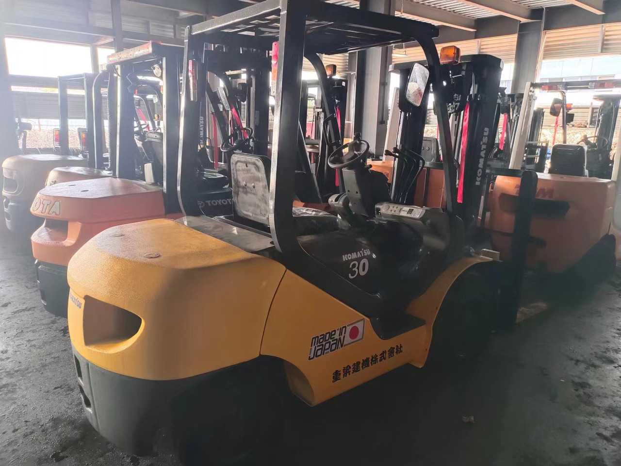 KOMATSU FD30 - رافعة شوكية ديزل: صور 2 KOMATSU FD30 - رافعة شوكية ديزل: صور 2