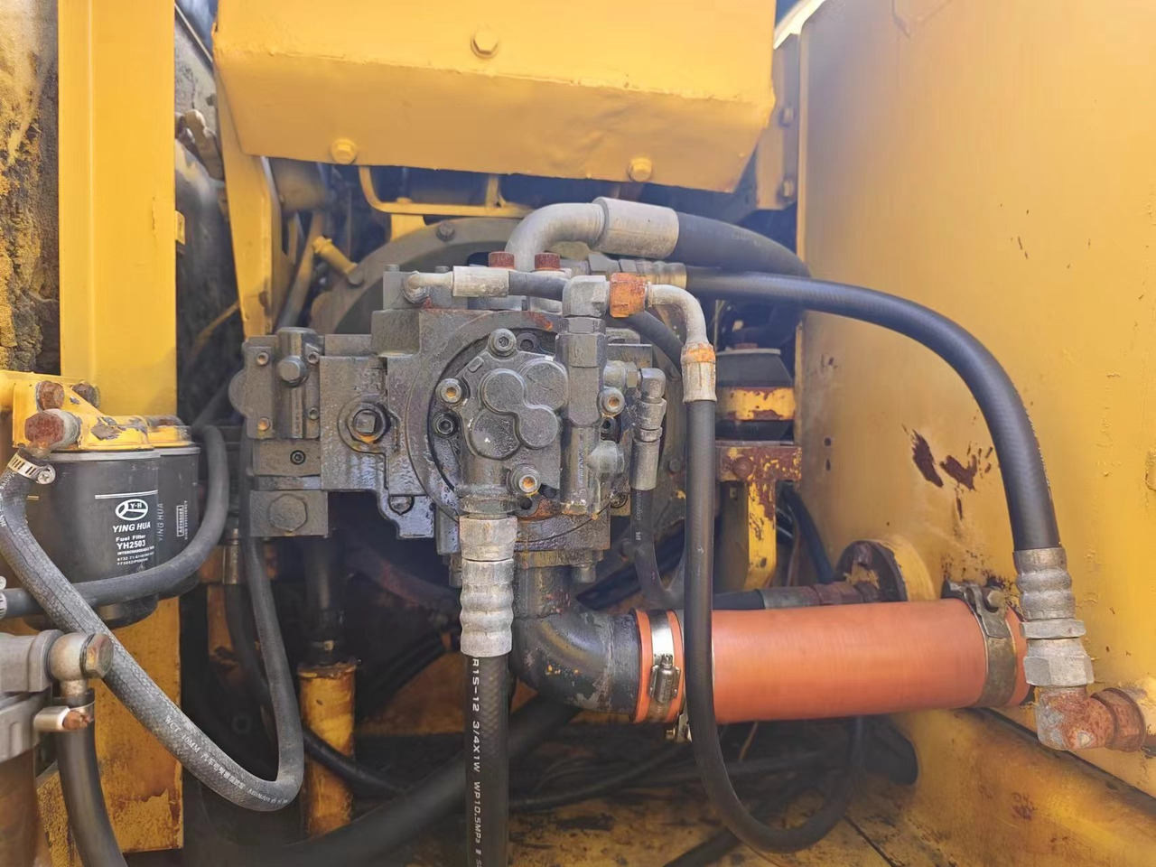 KOMATSU PC130 - حفارة على عجلات: صور 5 KOMATSU PC130 - حفارة على عجلات: صور 5