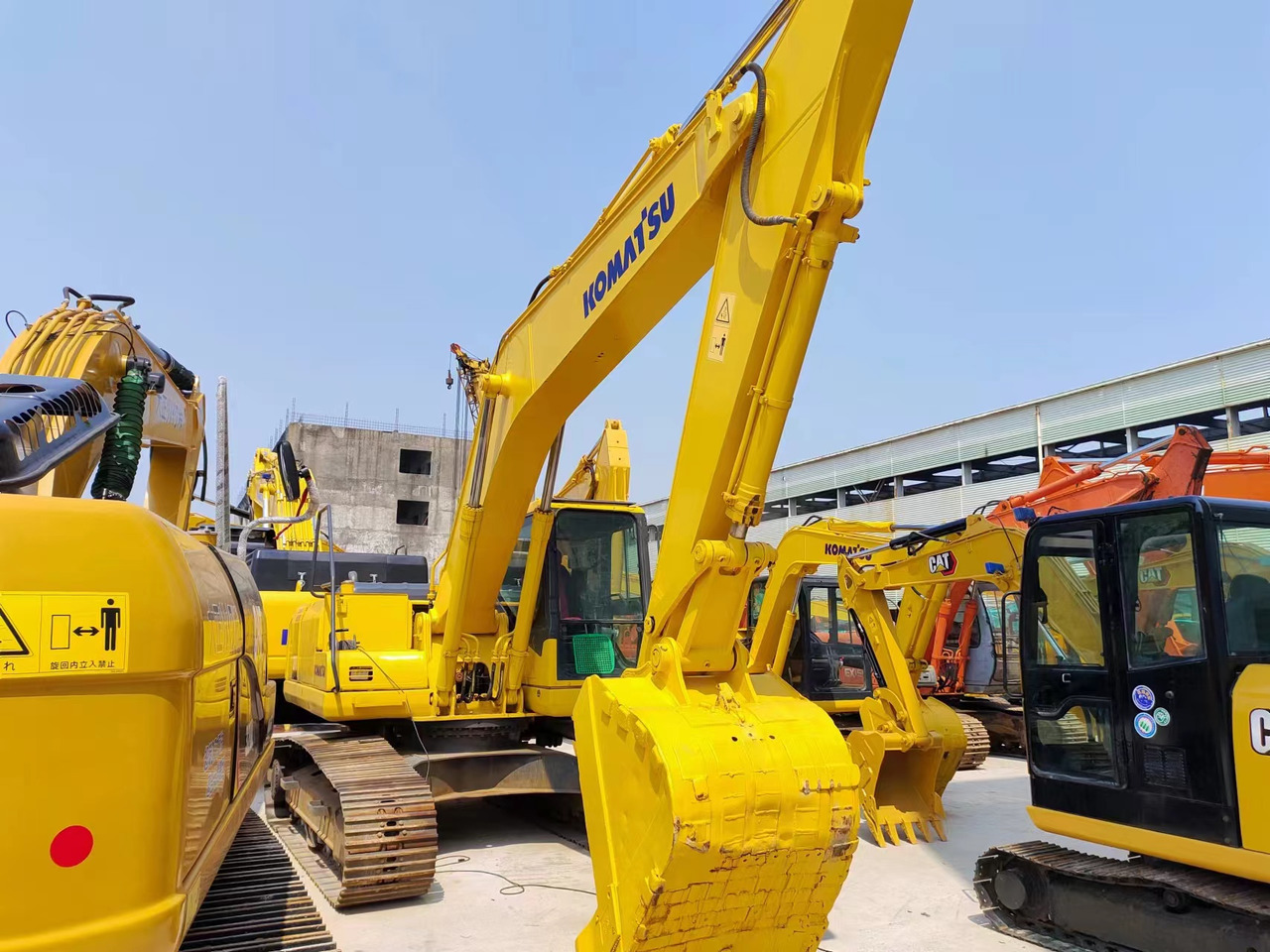 KOMATSU PC200-7 PC200 - حفارات زحافة: صور 4 KOMATSU PC200-7 PC200 - حفارات زحافة: صور 4