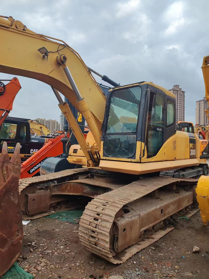 KOMATSU PC300-7 - حفارات زحافة: صور 4 KOMATSU PC300-7 - حفارات زحافة: صور 4