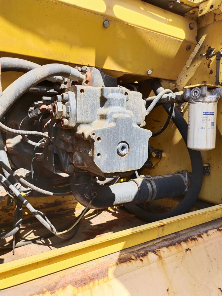 حفارات زحافة KOMATSU PC300-7: صور 6 حفارات زحافة KOMATSU PC300-7: صور 6