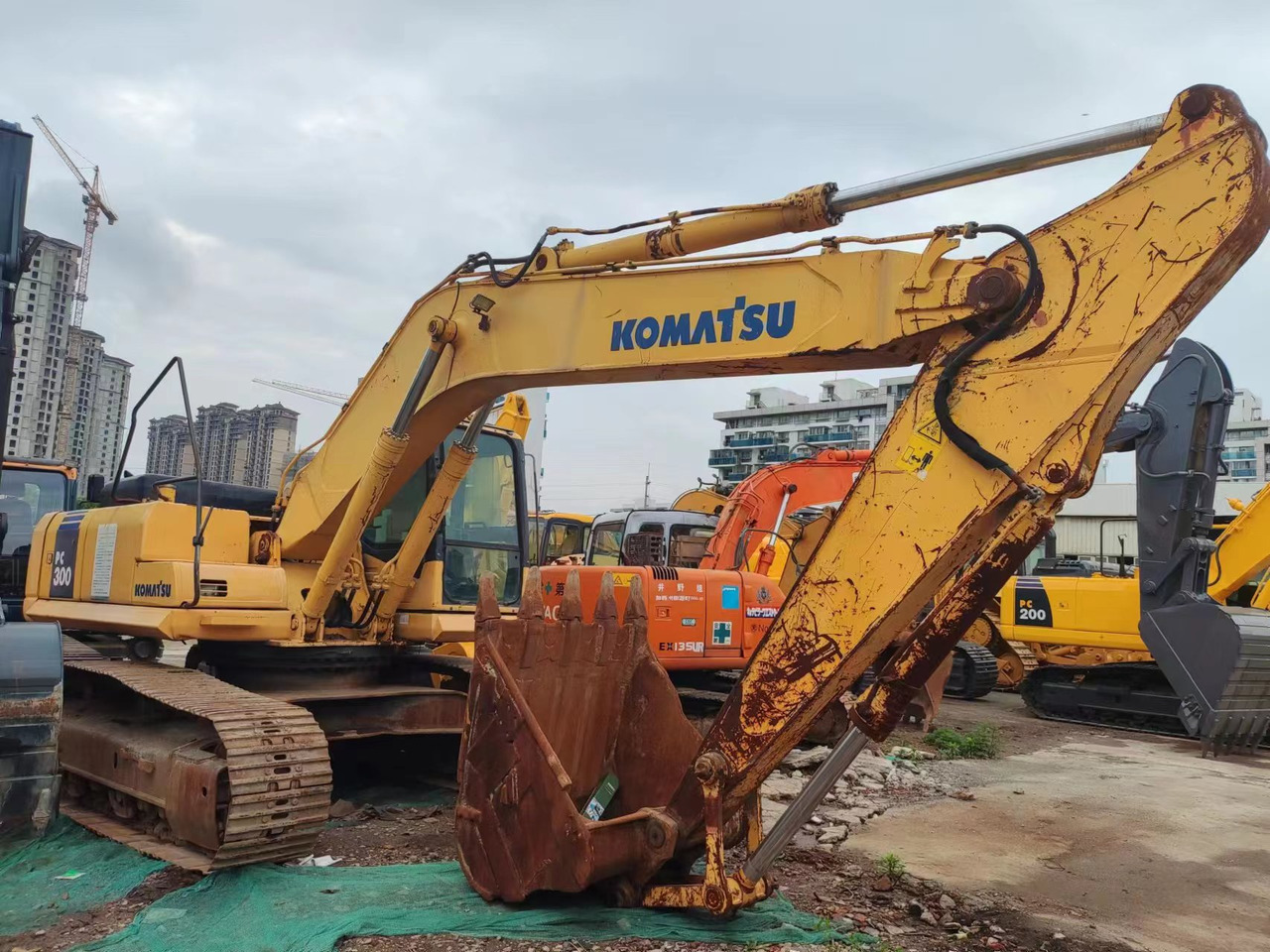 KOMATSU PC300-7 - حفارات زحافة: صور 1 KOMATSU PC300-7 - حفارات زحافة: صور 1