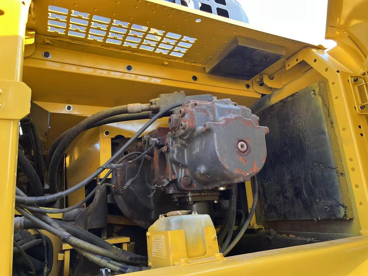 KOMATSU PC400-8 - حفارات زحافة: صور 5 KOMATSU PC400-8 - حفارات زحافة: صور 5