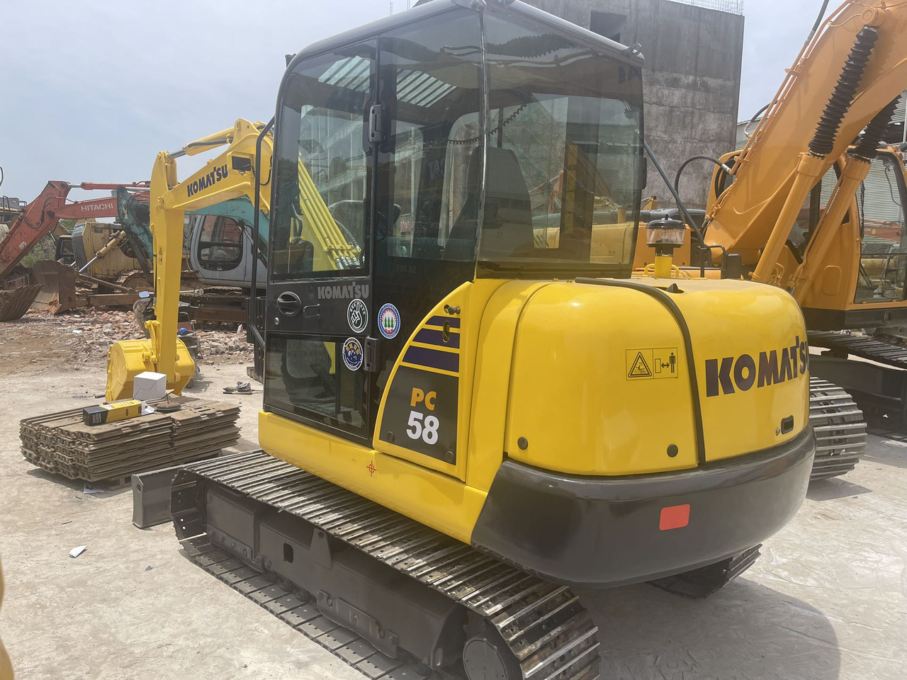 KOMATSU PC58 - حفارة مصغرة: صور 3 KOMATSU PC58 - حفارة مصغرة: صور 3