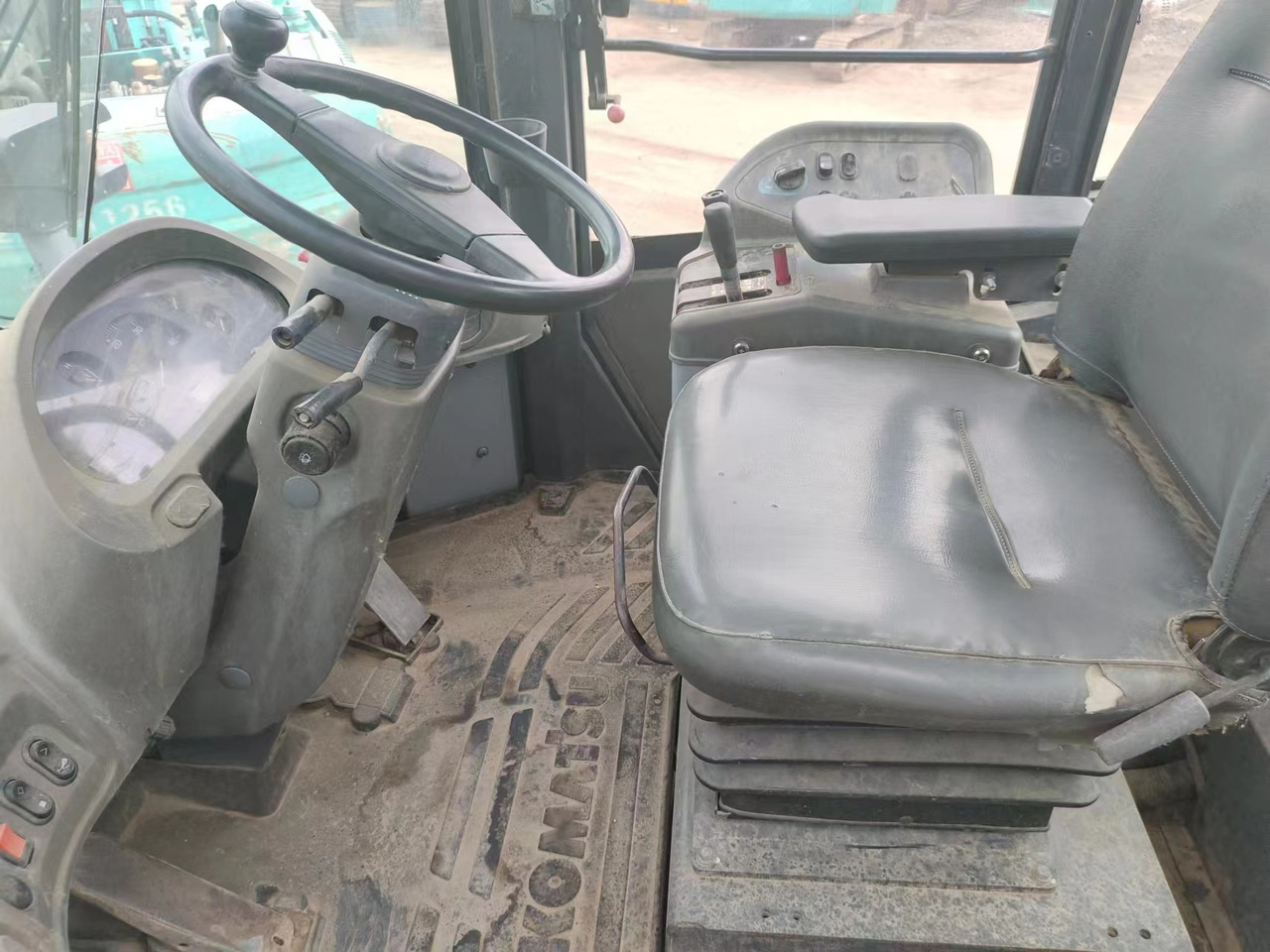 اللودر بعجل KOMATSU WA380-6: صور 7 اللودر بعجل KOMATSU WA380-6: صور 7