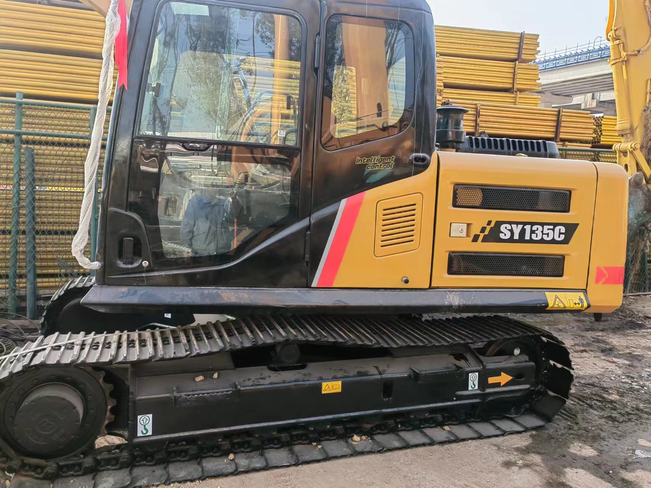 SANY SY135c - حفارات زحافة: صور 2 SANY SY135c - حفارات زحافة: صور 2