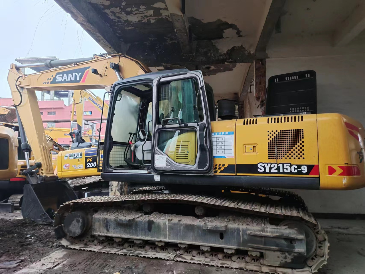 SANY SY215C-9 - حفارات زحافة: صور 1 SANY SY215C-9 - حفارات زحافة: صور 1
