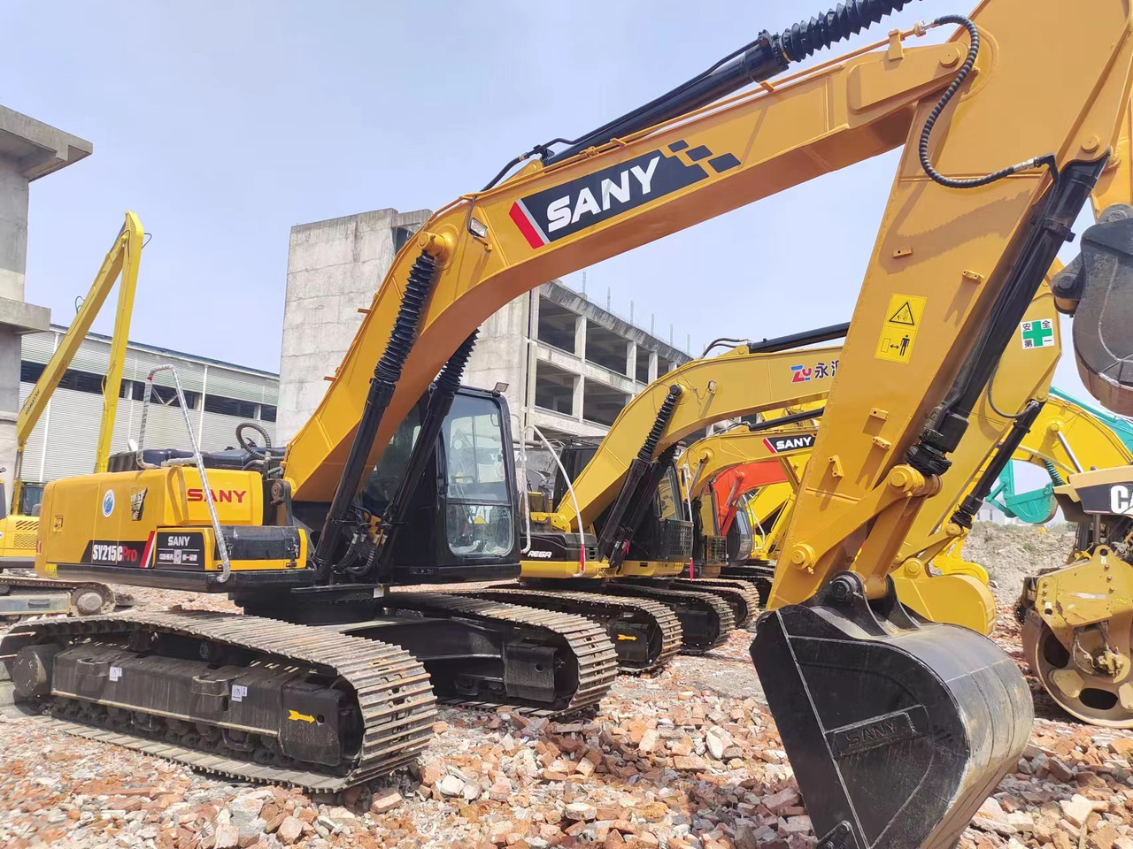 SANY SY215C - حفارات زحافة: صور 2 SANY SY215C - حفارات زحافة: صور 2