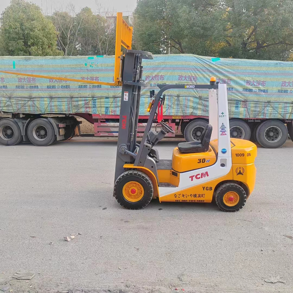 TCM FD30 diesel ISUZU engine forklift from Japan - رافعة شوكية ديزل: صور 3 TCM FD30 diesel ISUZU engine forklift from Japan - رافعة شوكية ديزل: صور 3